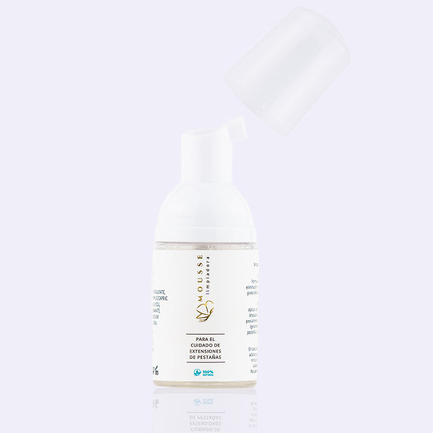 Mousse limpiadora para extensiones de pestañas con brocha